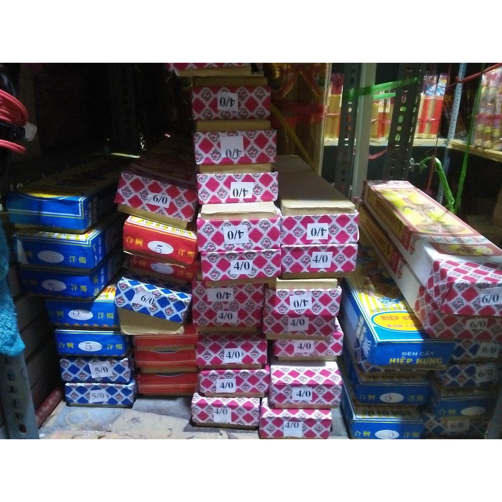 Đèn cầy cặp từ nhỏ đến lớn từ số 3 đến số 6 đều đựng trong hộp