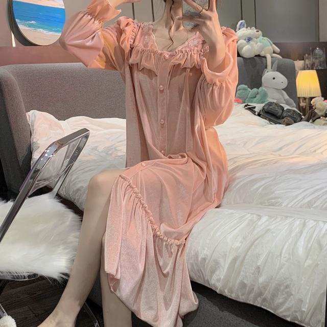 Court style embroidered gold velvet super fairy nightdress 2022 new autumn slim and comfortable V-collar pajamas home wear trend