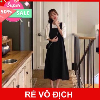 Váy yếm hai dây suông dài qua gối mix áo phông tay lỡ.