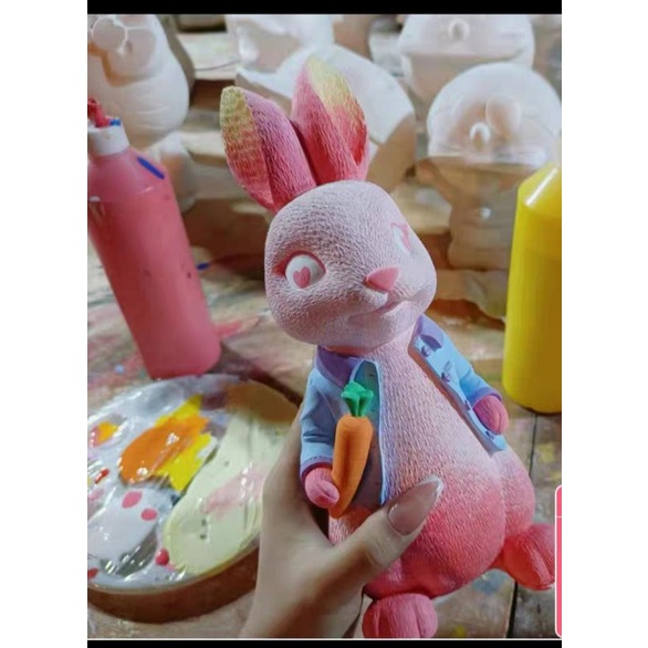 Tượng tô màu thạch cao thỏ ôm cà rốt