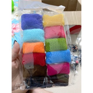 Cột tóc len lố 12 cái
