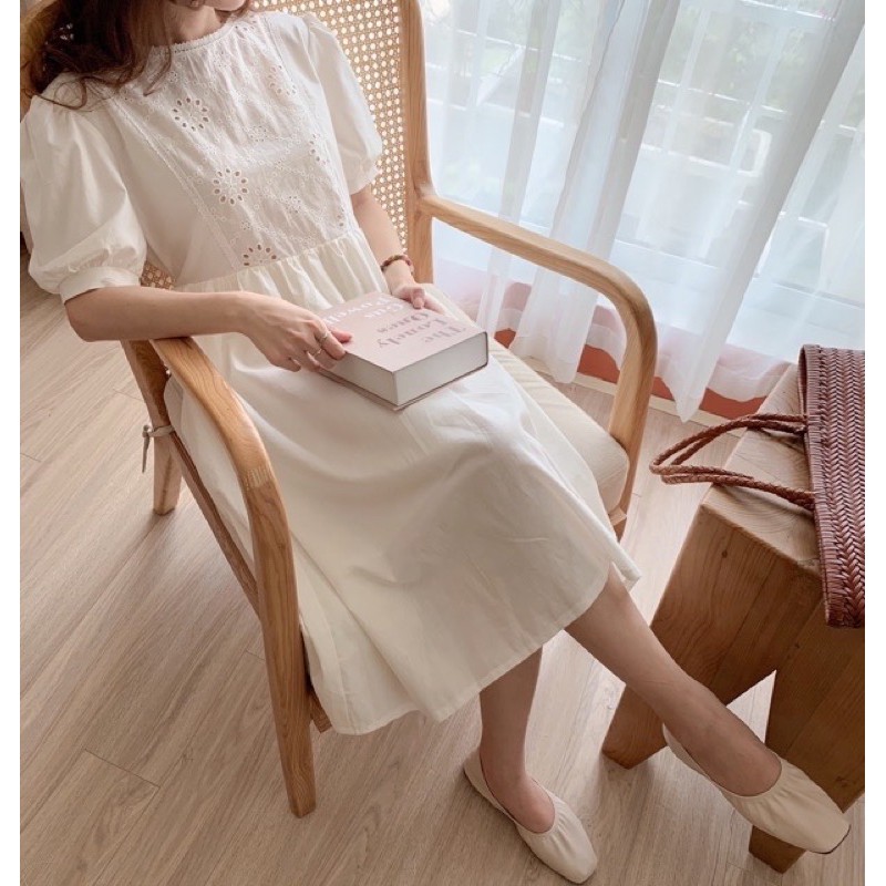 Váy liền dài hoạ tiết ren đục lỗ Hàn Quốc