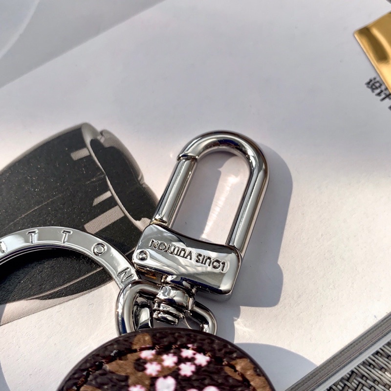 Móc khoá hình gấu thương hiệu Louis Vuitton LV da thật cao cấp