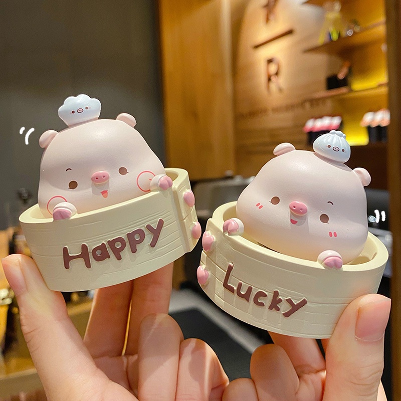 Mô hình heo hồng lắc đầu gật gù trong hũ Happy và Lucky biểu cảm dễ thương trang trí taplo ô tô, bàn làm việc, quà tặng