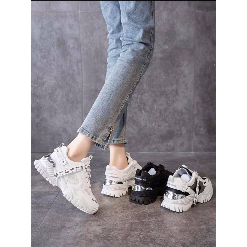 Giày sneaker độn đế khuy