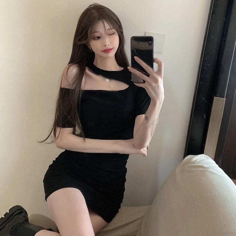 Đầm Tay Ngắn Thiết Kế Khoét Quyến Rũ