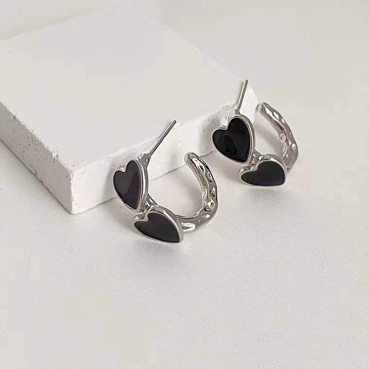 Khuyên Tai Hình Trái Tim Màu Đen Thời Trang Hàn Quốc