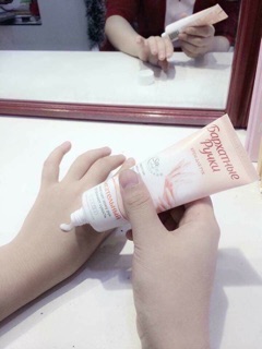 Kem dưỡng da tay Silky Hands Nga