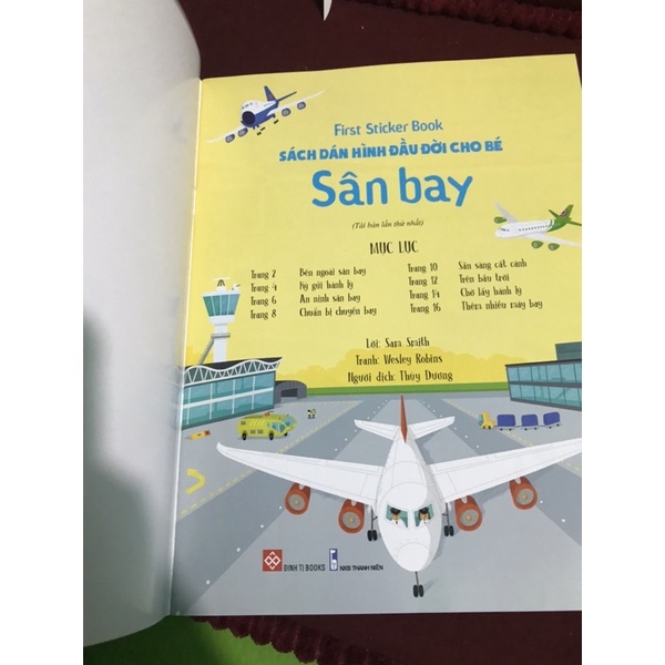 Sách - First sticker book Sách dán hình đầu đời cho bé-sân bay