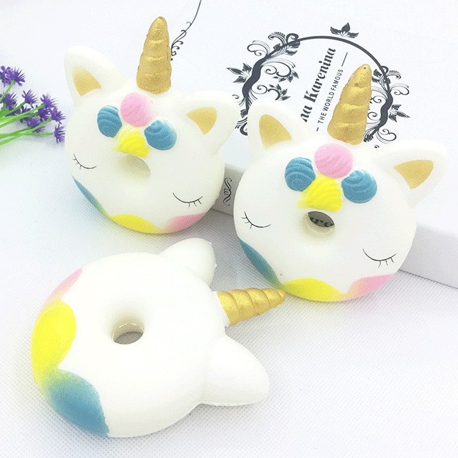 SquiShy bánh tròn 1 sừng nhắm mắt