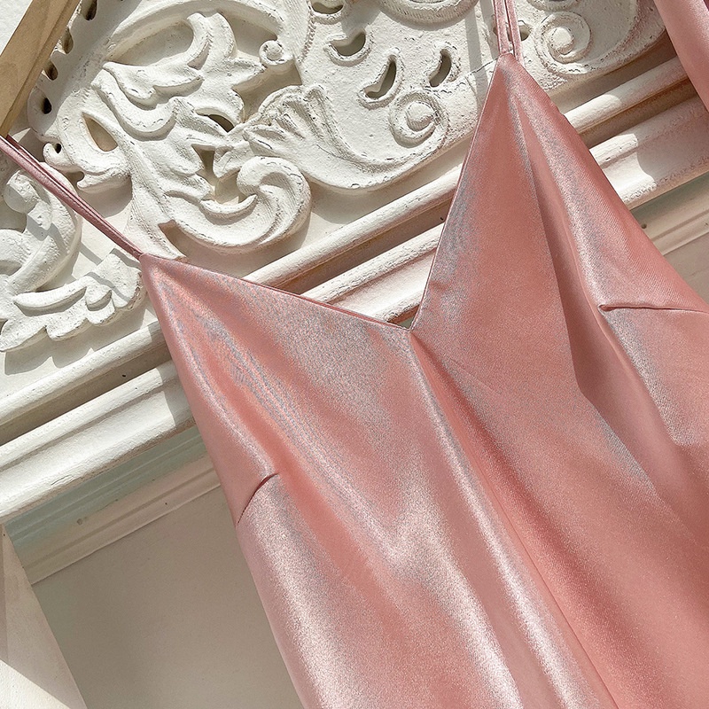 Đầm ngủ hai dây hở lưng màu hồng thiết kế đơn giản quyến rũ