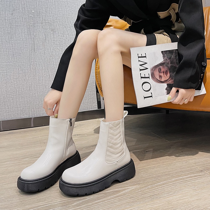 IELGY Bốt mắt cá chân đế xuồng màu đen phối khóa kéo bên hông phong cách Anh Quốc
