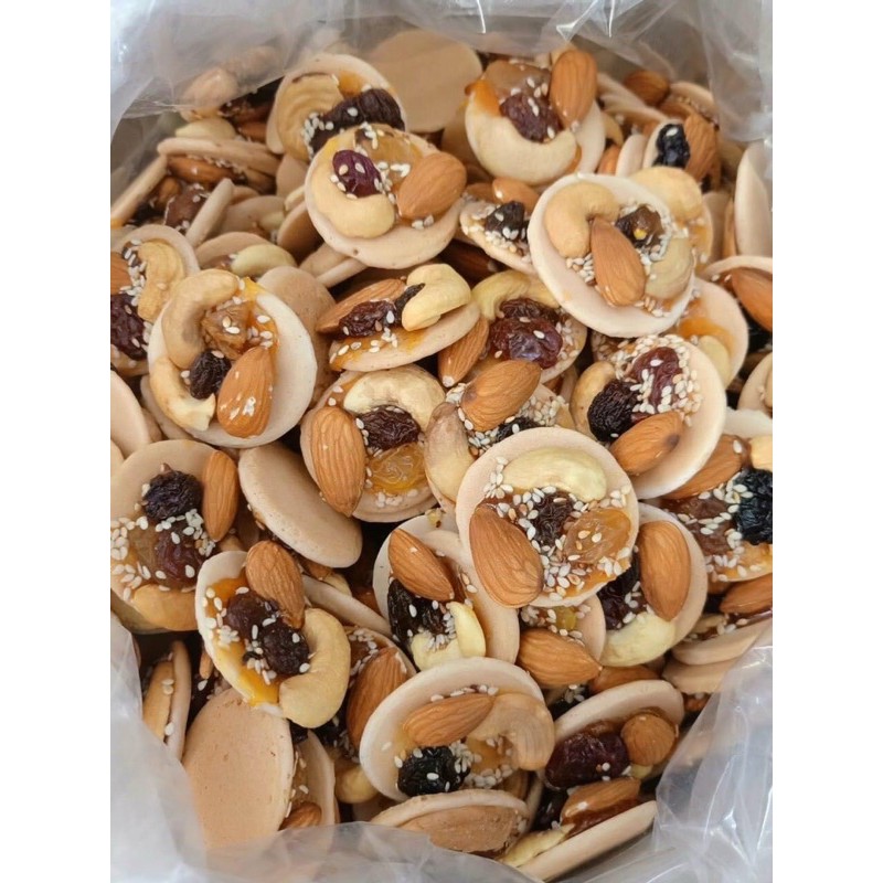 Bánh đồng tiền mix hạt điều, nho hũ 300gram, Đồ ăn vặt Sài Gòn