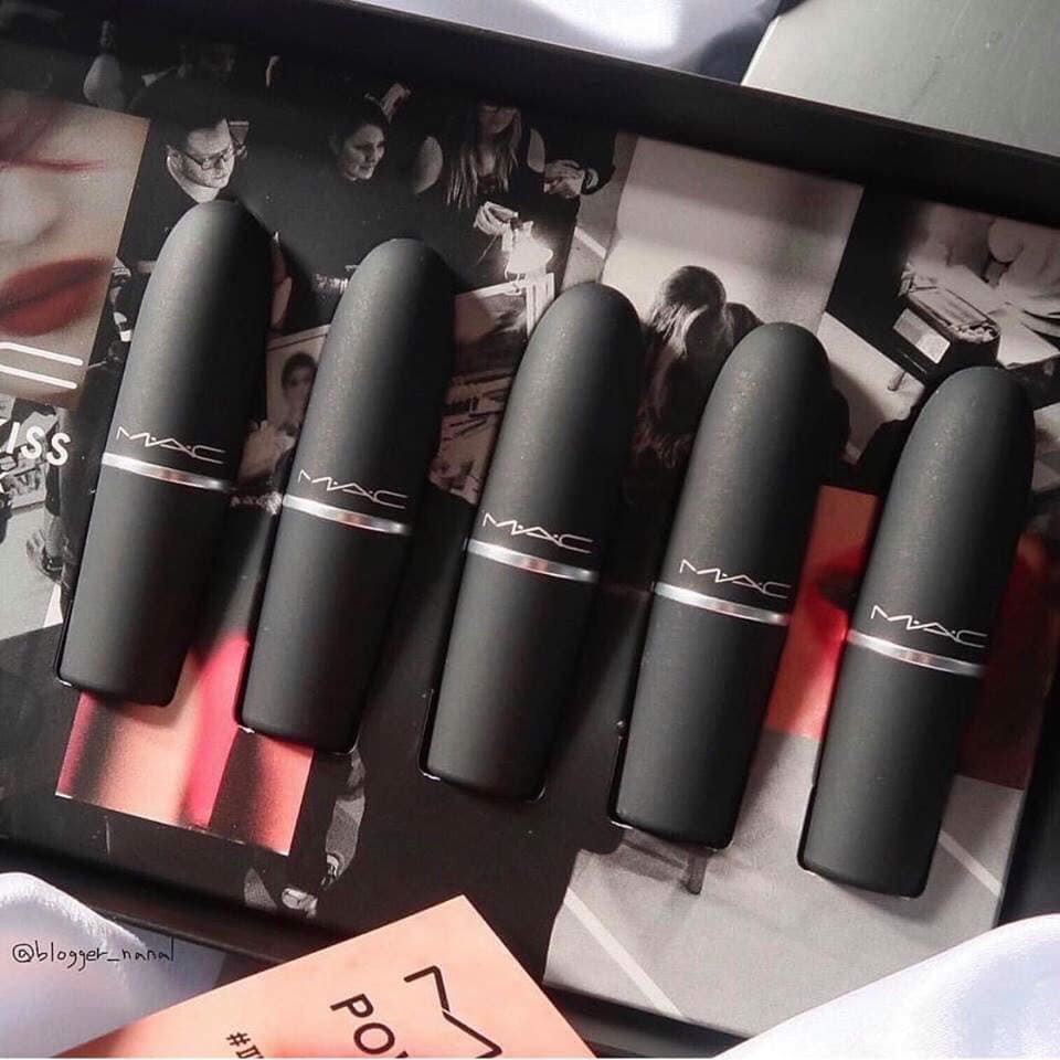 Son MAC Powder Kiss Lipstick