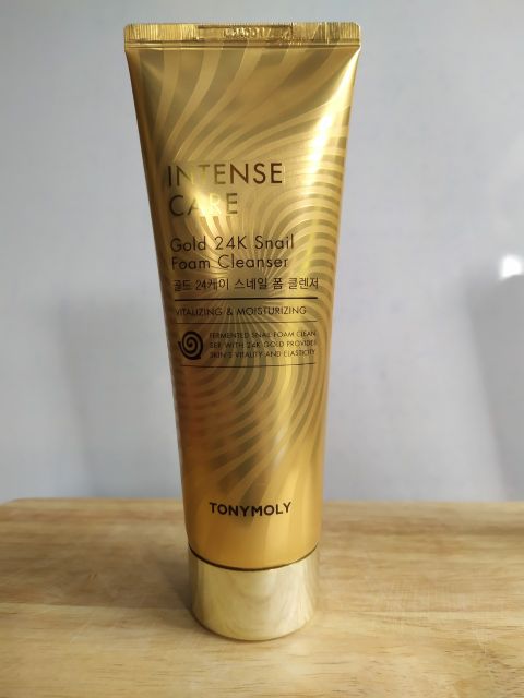 Sữa rửa mặt chống lão hoá ốc sên vàng 24k Tonymoly Intense Care Gold 24k Snail Foam Cleanser