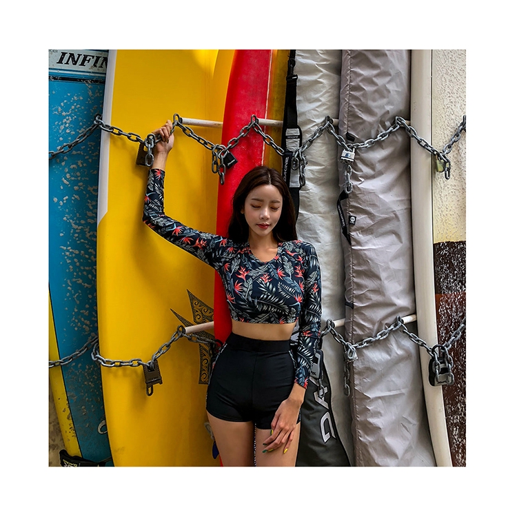 Bộ đồ bơi hai mảnh dài tay lưng cao quyến rũ | BigBuy360 - bigbuy360.vn