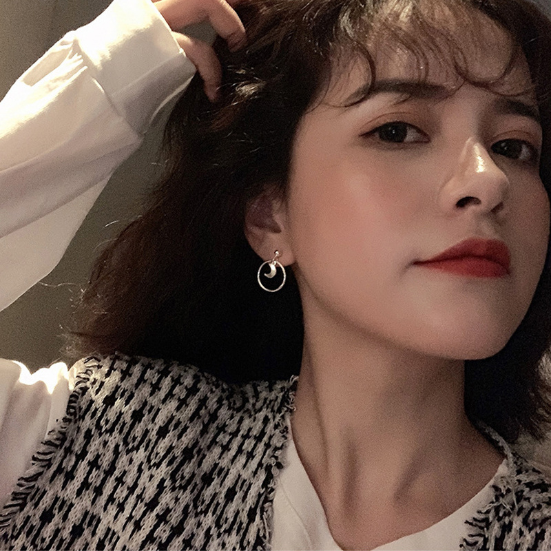 Đôi Bông Tai Hình Mặt Trăng Xinh Xắn Cho Nữ