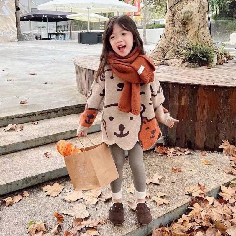 Set áo len gấu kèm khăn hàng QCCC cho bé gái