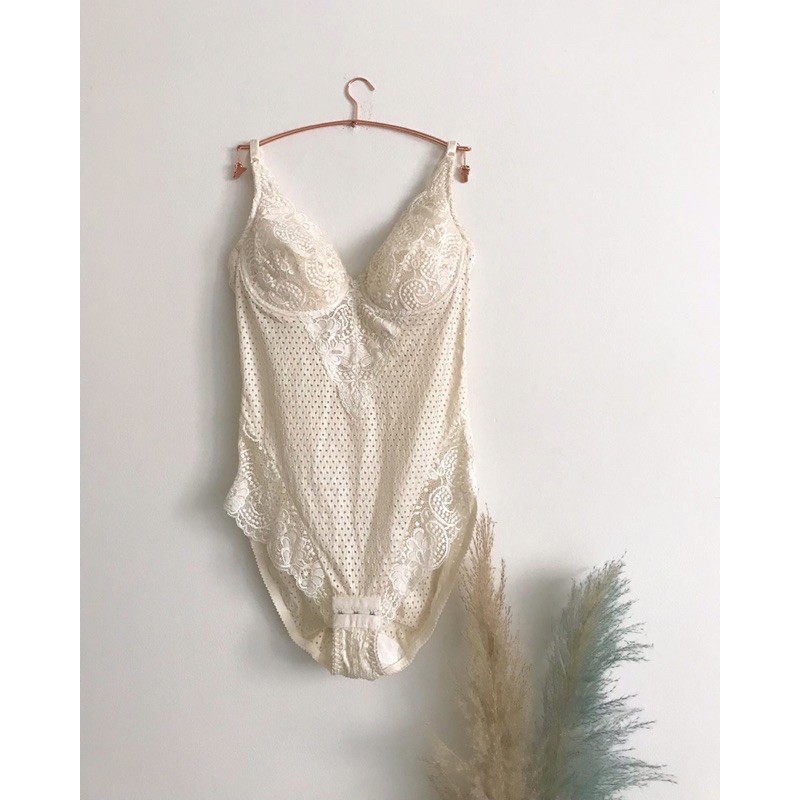 Bodysuit ren trắng kem #2hand