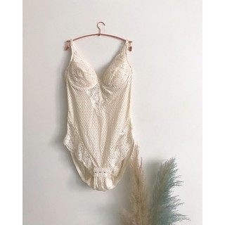 Bodysuit ren trắng kem #2hand