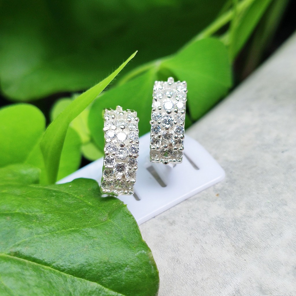 [Mã FAMARAL2 giảm 10K đơn 50K]Bông tai tròn sát tai bạc ta đính 3 hàng đá_van jw