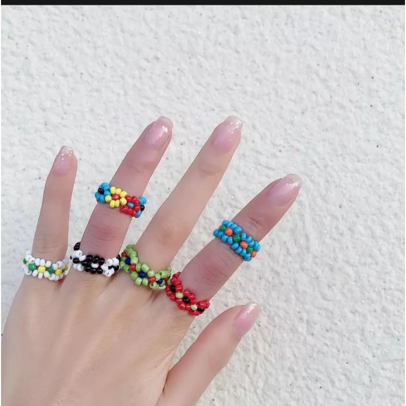 Nhẫn hạt cườm hình bông hoa