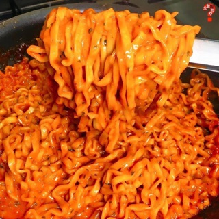 MÌ GÀ CAY SỐT KEM TƯƠI SAMYANG CARBONARA - Hàn Quốc