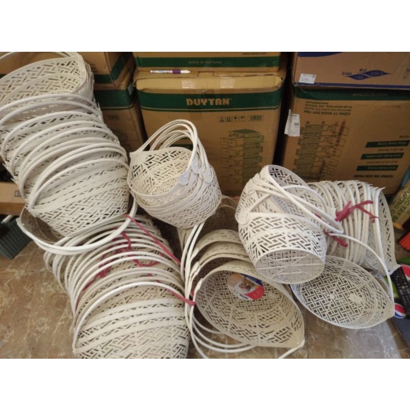 Giỏ quà nhựa giả mây tre đan duy tân cỡ nhỏ /to