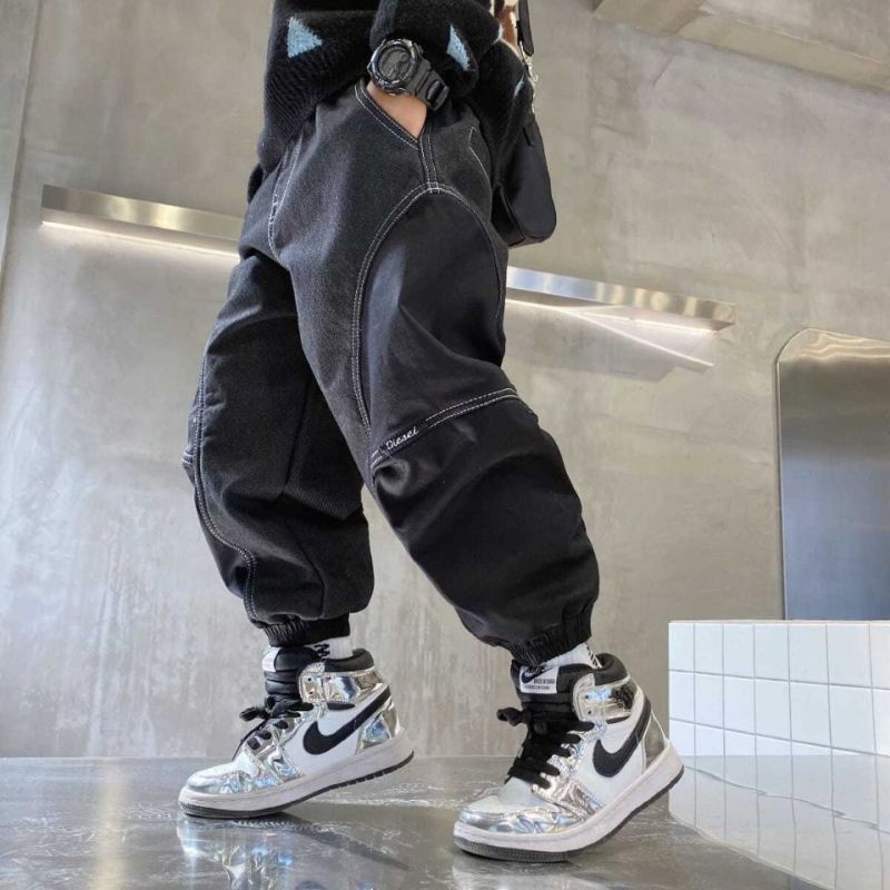 Quần jean dài dáng rộng thời trang cá tính màu đen dành cho bé trai