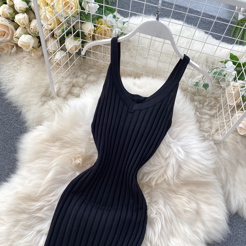 Đầm len 2 dây dáng ôm, váy len không tay