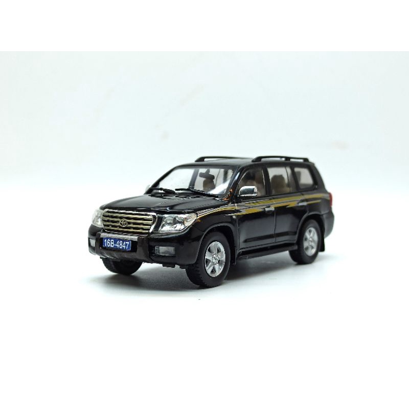 Mô hình xe Toyota Land Cruiser 200 VXR V8 2010