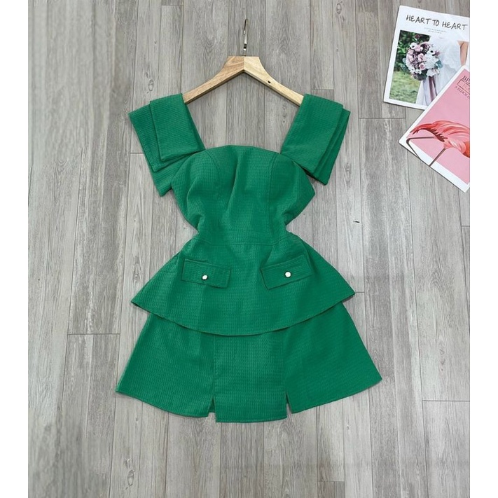 Jump xốp tổ ong  áo peplum cổ vuông.