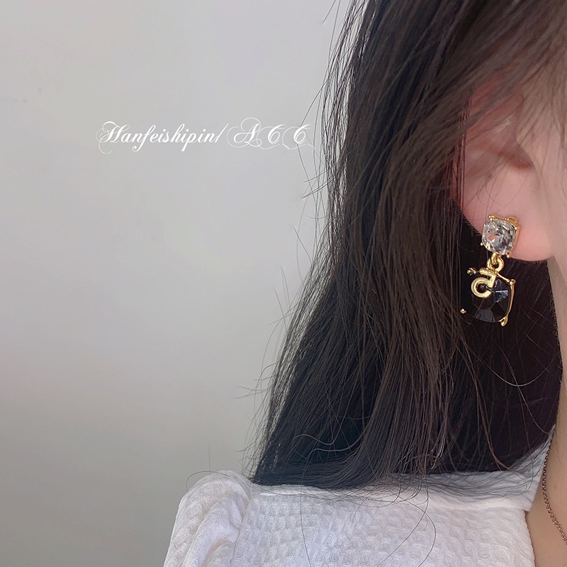 Khuyên Tai Hình Cỏ Bốn Lá Đính Đá Pha Lê Đen Trắng Phong Cách Hàn Quốc
