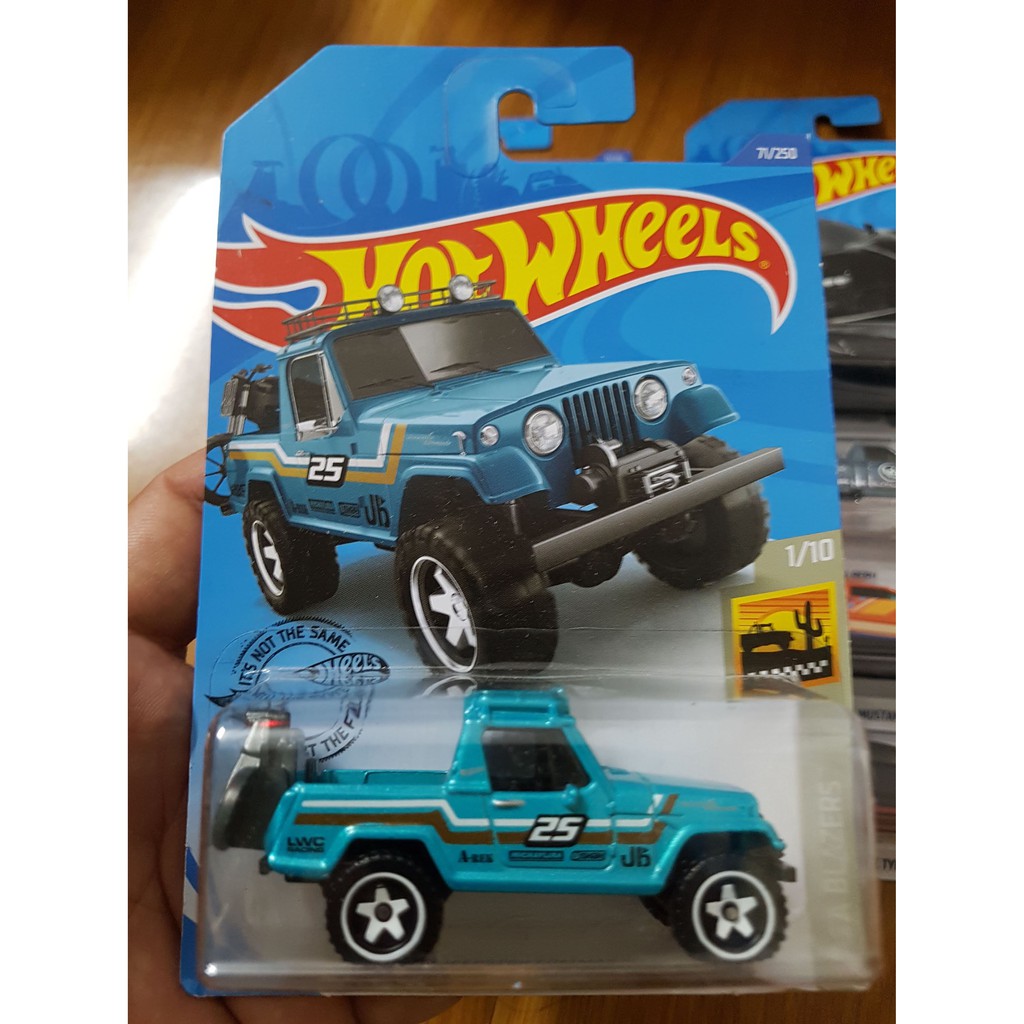 Xe Mô Hình Chính Hãng HotWheels - '67 Jeepster Commando