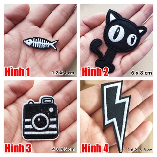 Patch vải thêu hình xương cá máy ảnh trắng đen - Sticker ủi S203