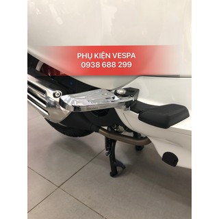 Gác chân vespa có nút bấm