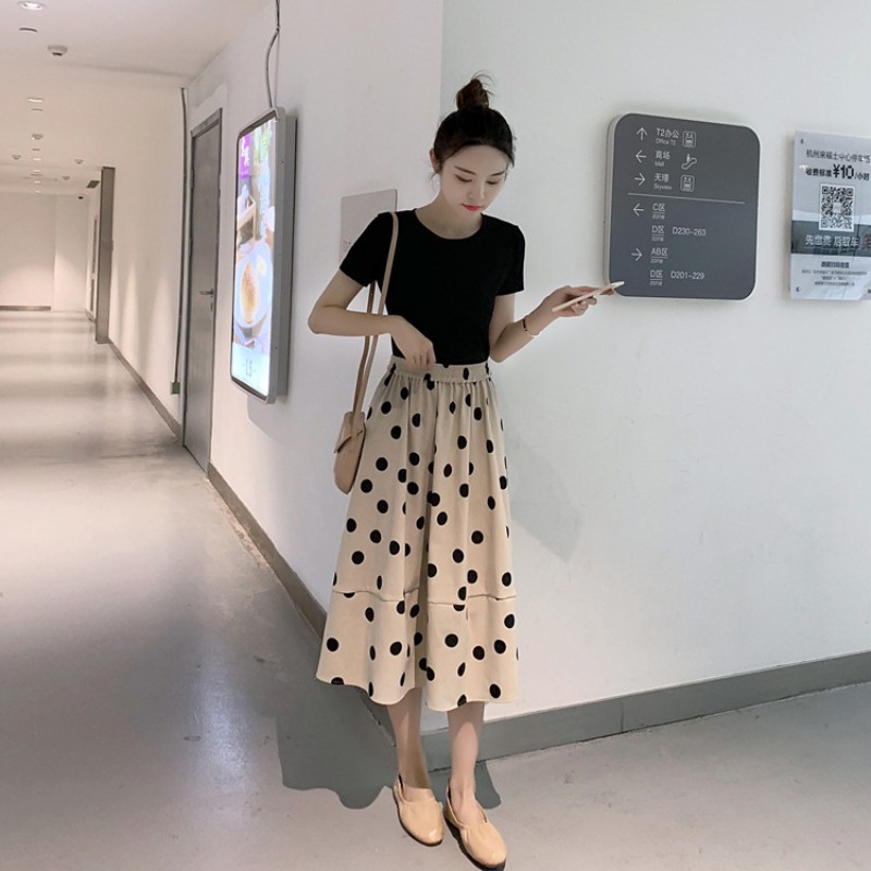 Set áo thun ngắn tay cổ tròn + chân váy chấm bi cho nữ