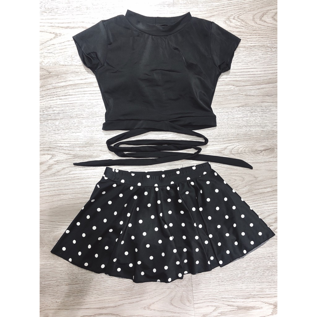 Bikini 2 mảnh áo cộc tay cột hông váy xòe chấm bi đen