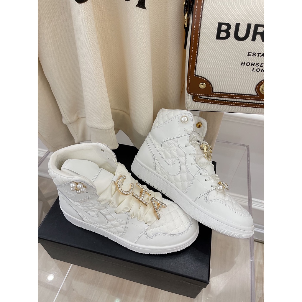 Già sneaker nữ cao cổ da thật cao cấp 𝘾𝙝𝙖𝙣𝙚𝙡 𝘾𝙝𝙖𝙣n𝙚𝙡 CN kiểu dáng nữ tính, trẻ trung