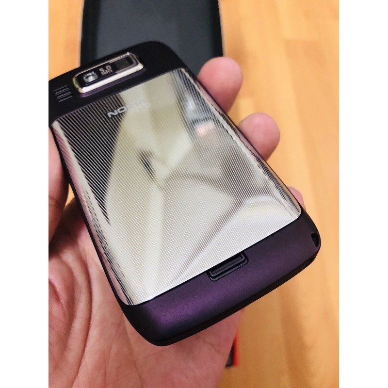Nokia E72 Tím
