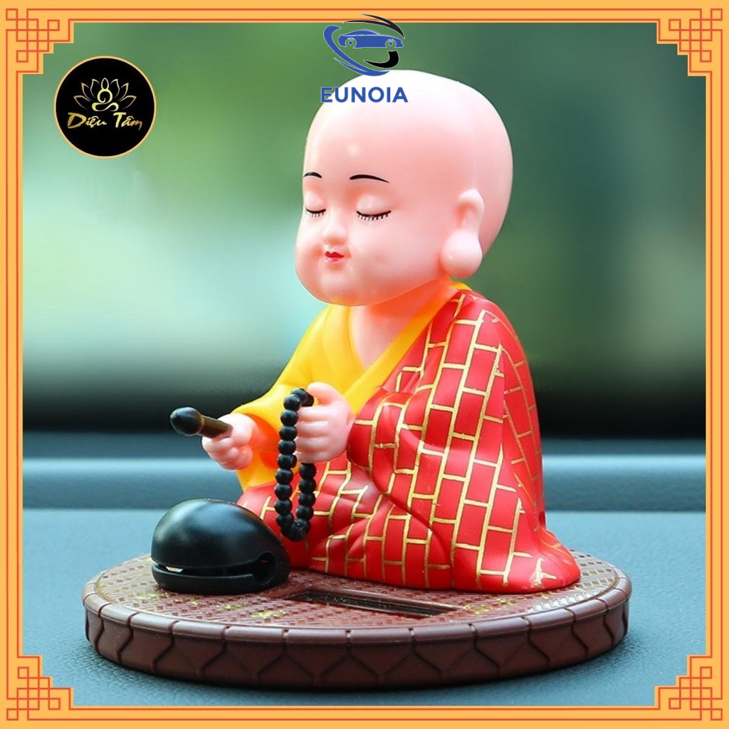 Tượng phật chú tiểu gõ mõ tụng kinh để taplo trang trí xe hơi ô tô