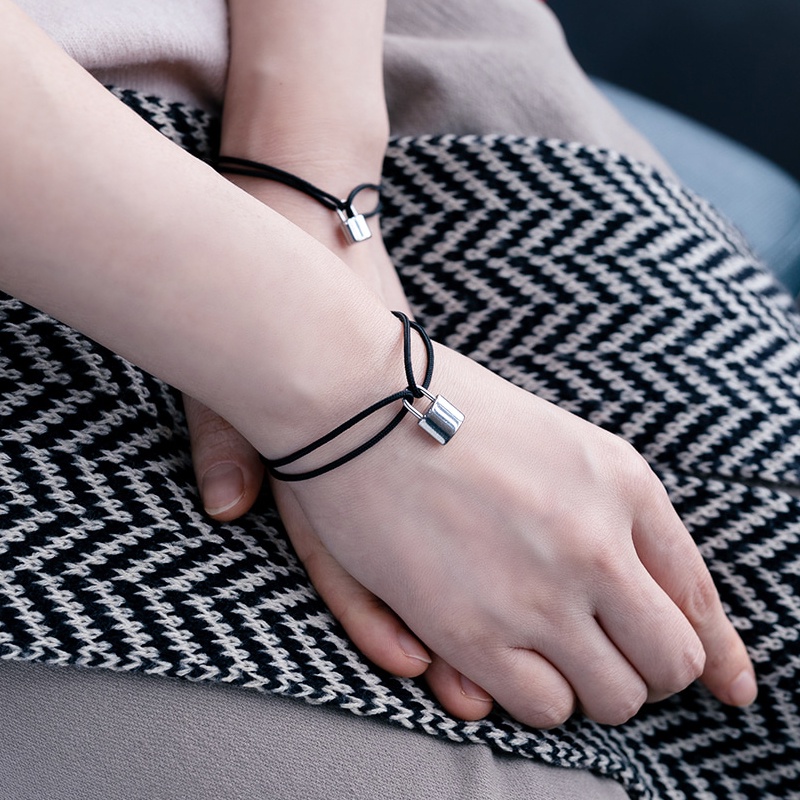 Vòng đeo tay có khóa phong cách BTS