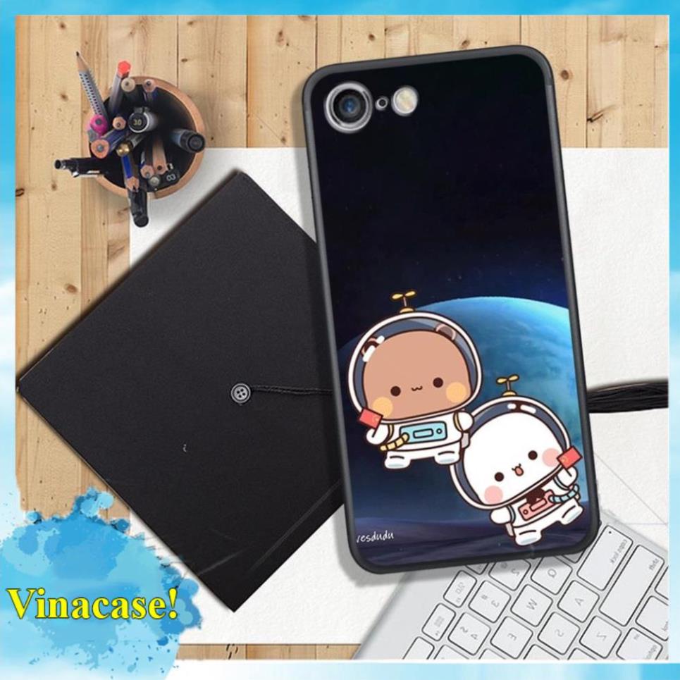 ỐP LƯNG IPHONE 5/5G/6G/6S/7G/8G/SE, IN HÌNH GẤU MOCHI SIÊU ĐÁNG YÊU, NỀN CỰC ĐẸP.