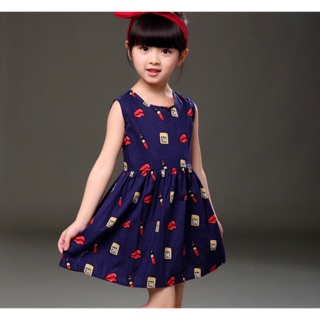Váy bé gái họa tiết son môi