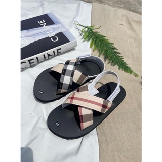 Sandal kẻ to quai chéo