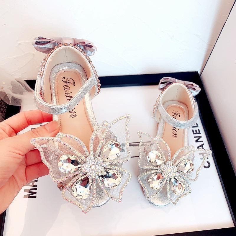 Giày công chúa nơ bướm sandal và búp bê xinh lung linh hết nấc