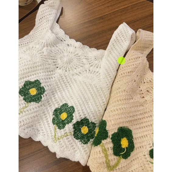 Áo len móc hai dây croptop thêu hoa phong cách Hàn Quốc