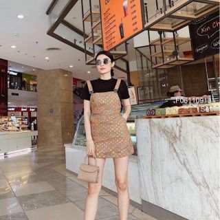 Set áo thun tay con phối váy yếm kaki họa tiết LV!