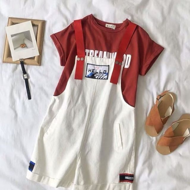 Yếm trắng quai đỏ