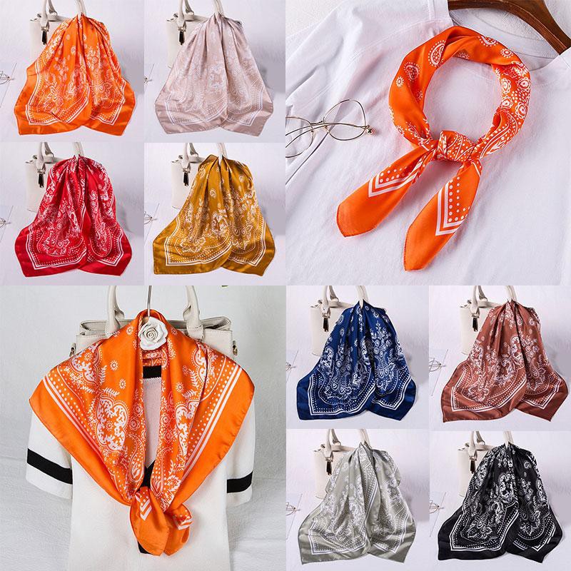Khăn choàng cổ bằng lụa phong cách thời trang cho nữ